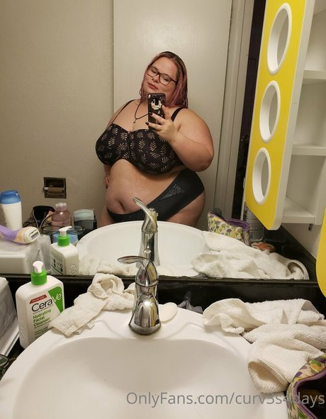 curv3s4days nudes model photo