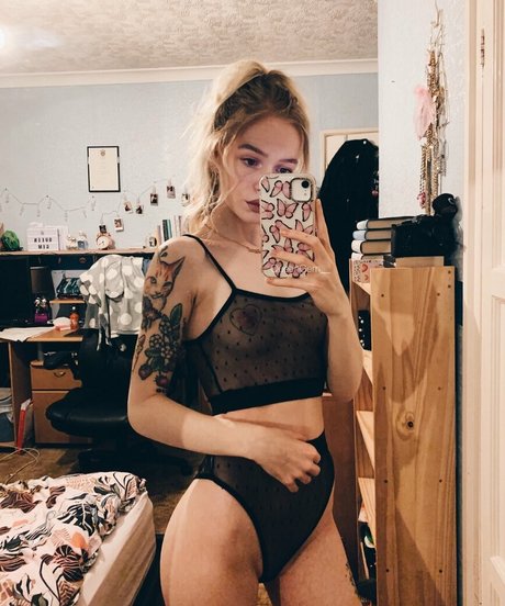 brown eyes kitty onlyfans sexy pics