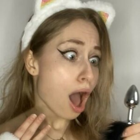 Skyaboveme model hot images