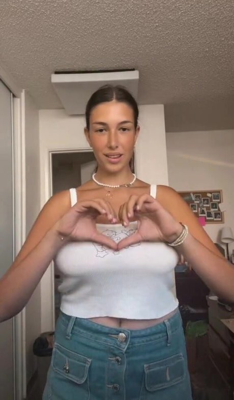 Leilani Azalea model naked image