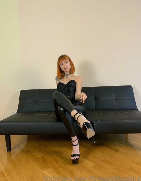 Goddess Kira pornstar nude img