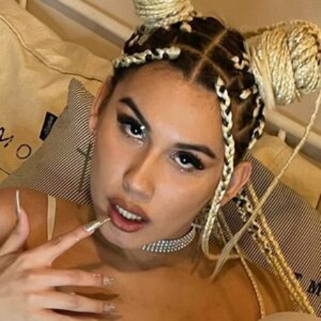 Giuli Turns sex model image