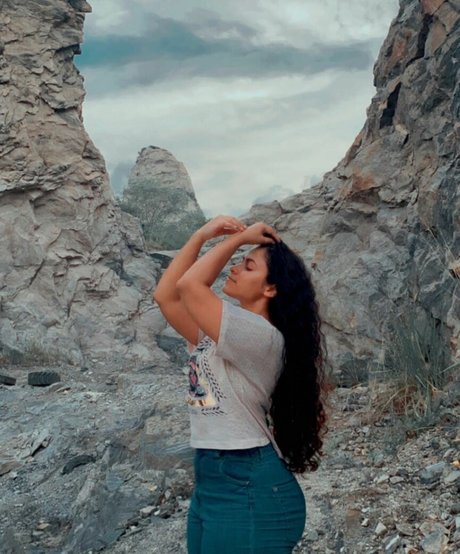 Sandani Fernando beautiful actress image