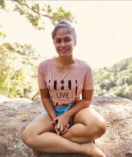 Sandani Fernando model perfect img