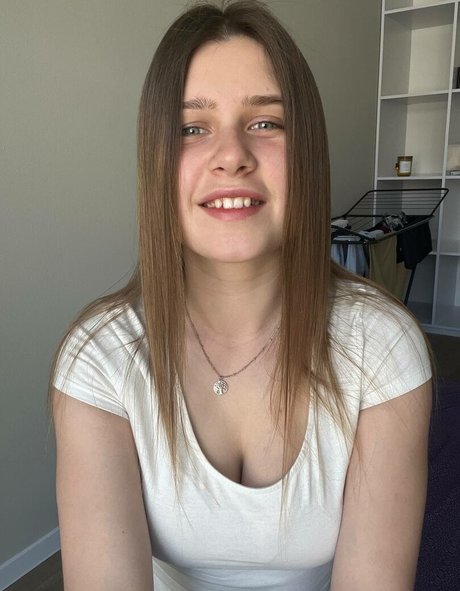 Billie Lens pretty model pics