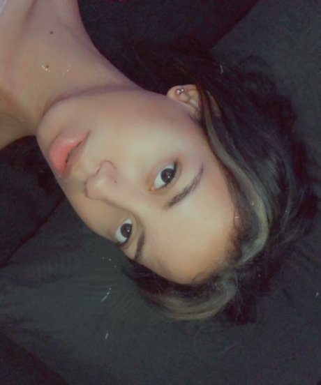 Karoll Valencia art model archive