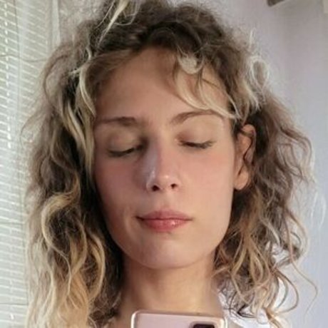 Marie Antoinette 2077 star free pic