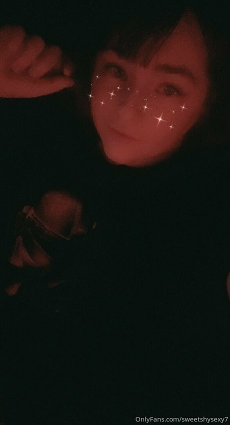 sweetshysexy7 porn model pic
