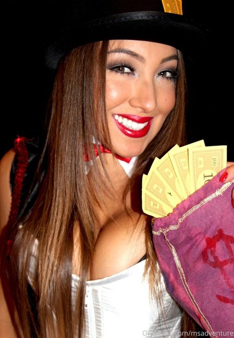 ms adventure naked actress images