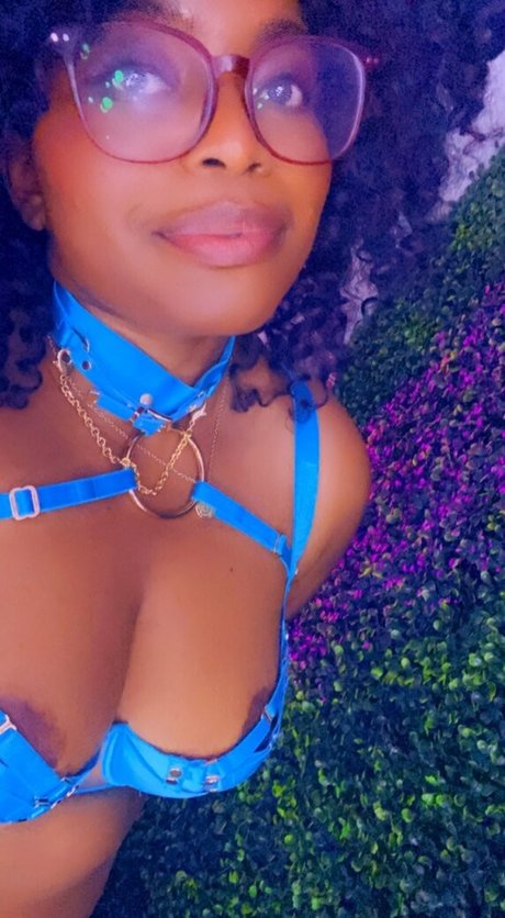 ohlivvynoir pornstar pretty picture