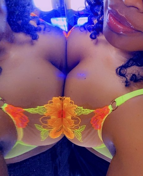 ohlivvynoir high quality actress image