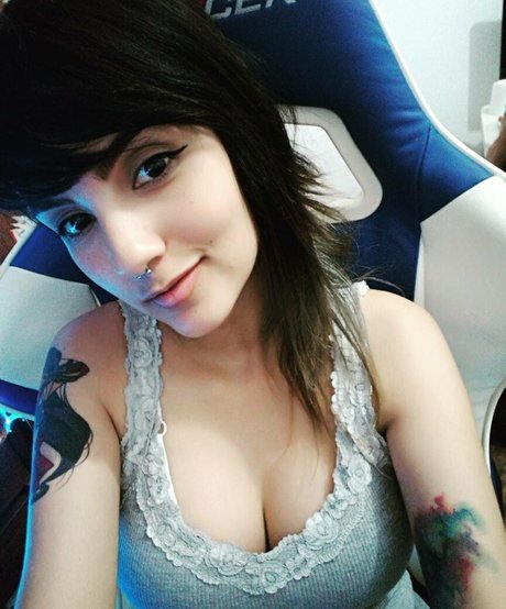 Riyuuka nudes star pic