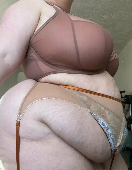 bbwfrogprincess model naked photo
