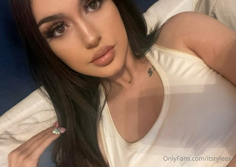 itsazaleaxo star photo