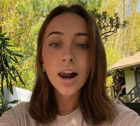 Kira Schmitt hd pornstar archive