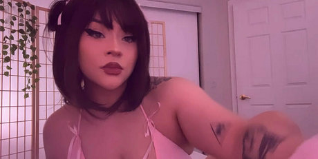 imnoturwaifu model nude photo