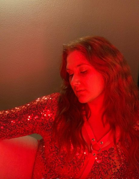 thebookishhoe model hot image