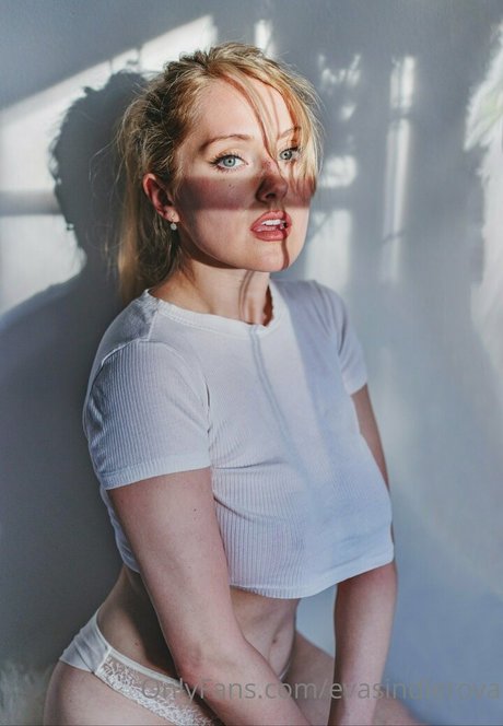 evasindlerova star erotic image