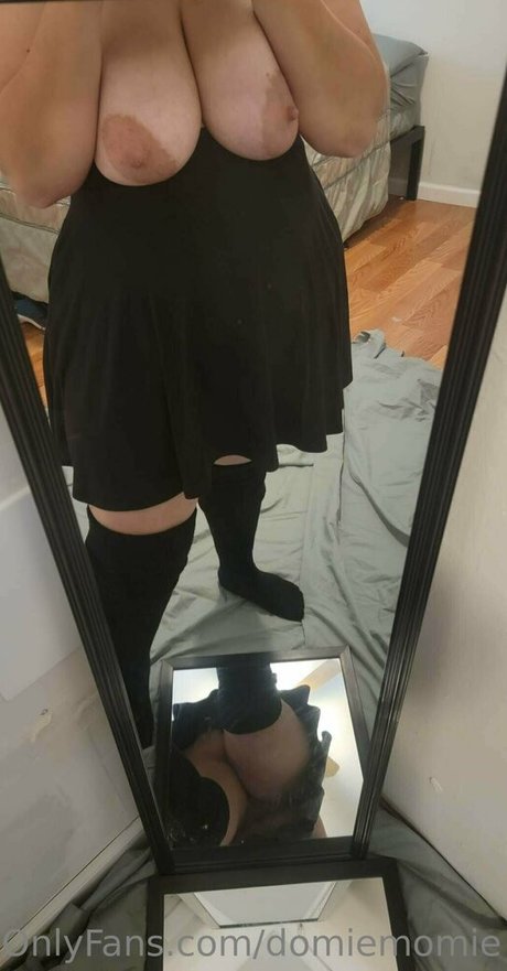 domiemomie sexy actress img