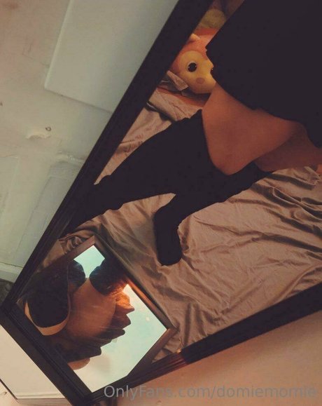 domiemomie nudes star image