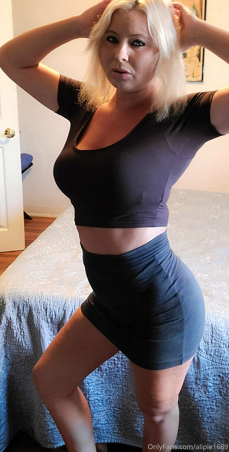 alipie1689 exclusive model pics