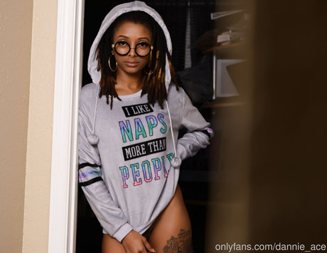 asian cuckold onlyfans top image