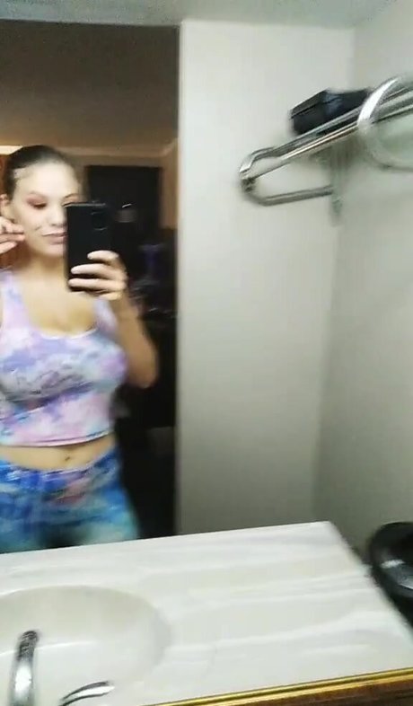 Snowbunny2299 exclusive model picture