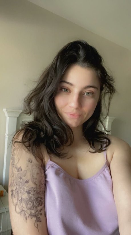 Lilac Love sex model picture