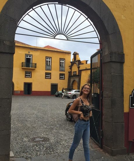 Nina Joy art model photos