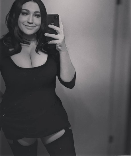 ThighHiBby pornstar sexy img