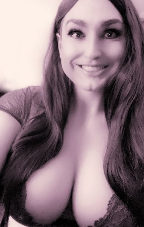 ThighHiBby top pornstar image