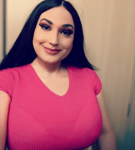 ThighHiBby beautiful model pic