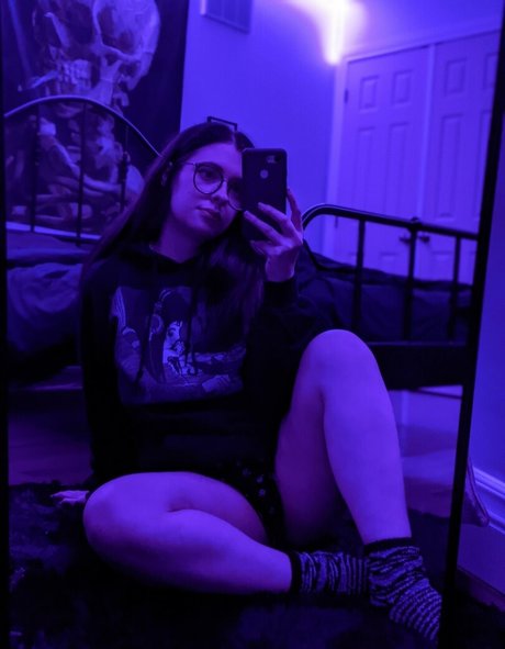 kawaiiinquisitor naked model images