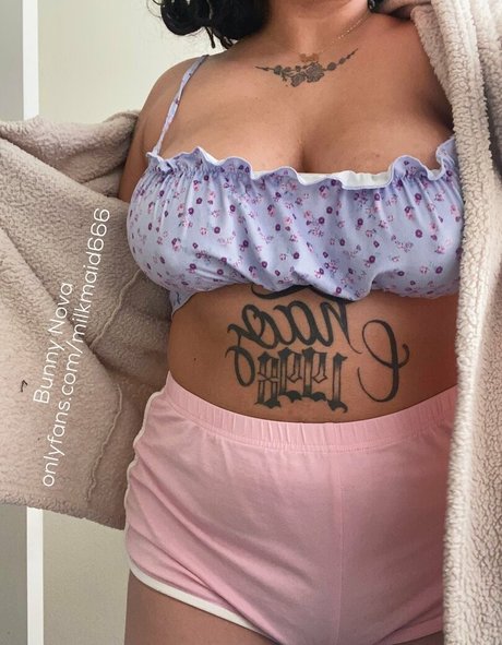 Milkmaid666 nude model galleries