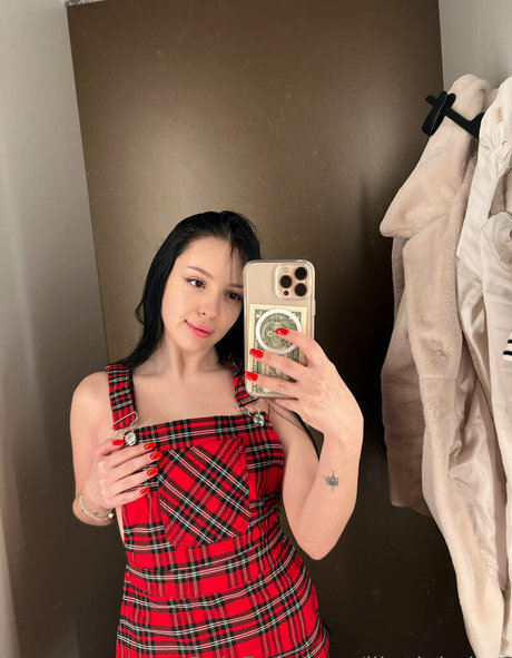 lilypinkglow model naked gallery