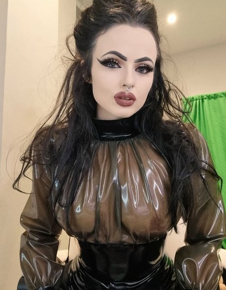 Empress Poison star erotic images