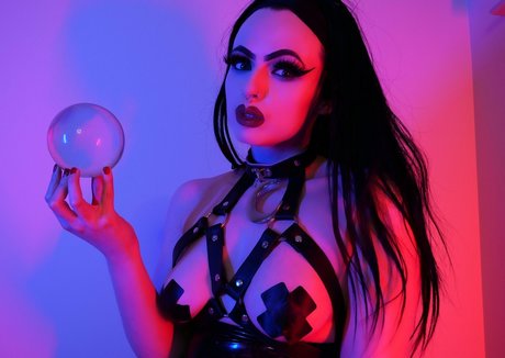 Empress Poison star best photo