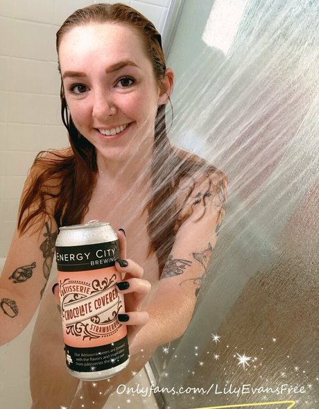 lilyevansfree star naked picture