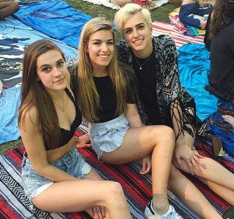 SophieSommers sexy model picture