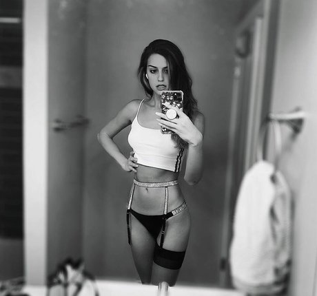 SophieSommers hot actress images