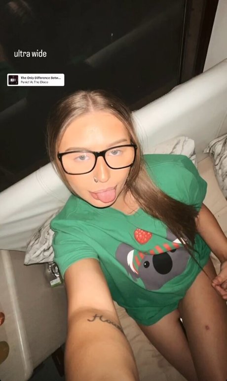 Stacey Hoult adult model galleries