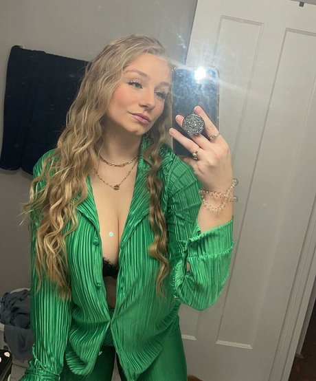 Hannah Alyssa Woods pornstar xxx photo