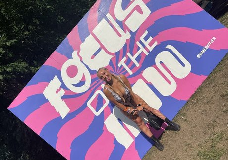 sexy mom onlyfans pornos image