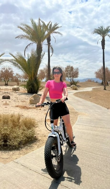 Kora Raw model perfect photos