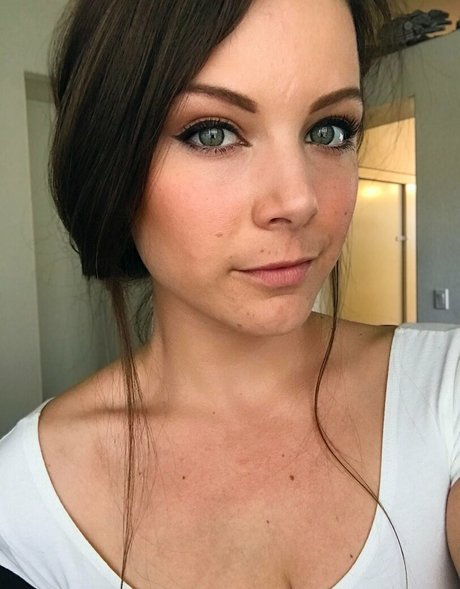 Kora Raw nude actress image