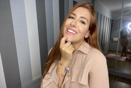 Sweet Mila naked model gallery