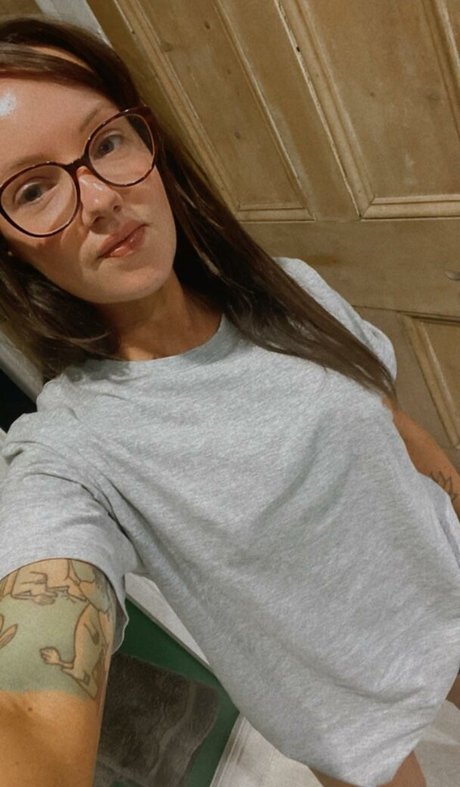 Maisey Brooks exclusive model photo