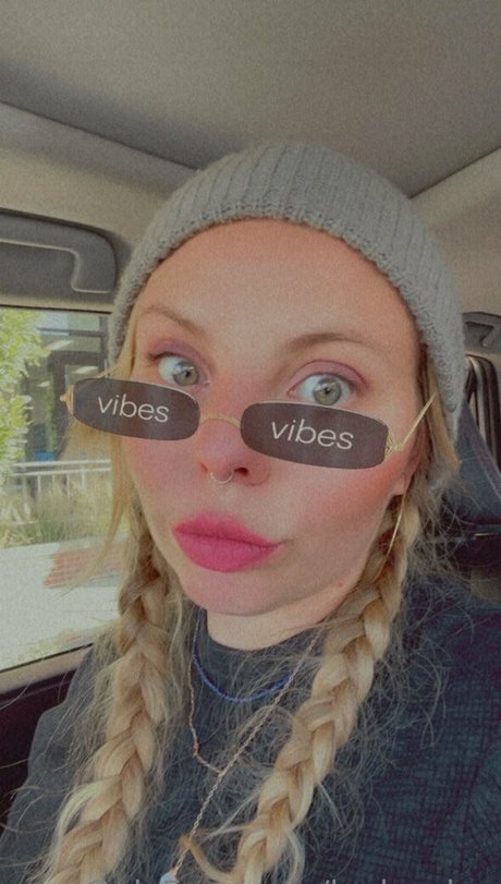 leeloo luv pretty model galleries