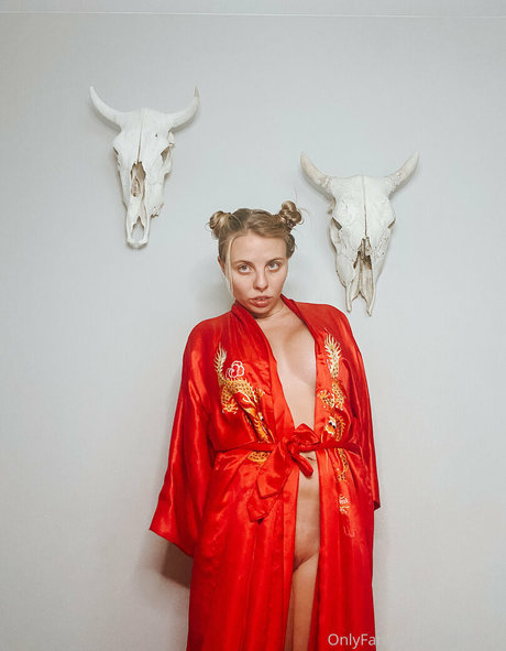 leeloo luv hot pornstar image