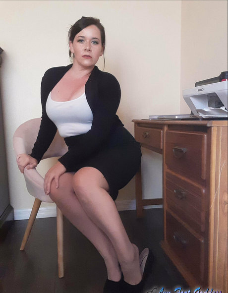 lynfootgoddess hot model images